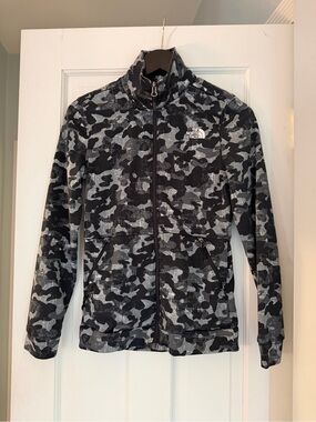 The North Face Women’s Black & Gray Camo Lightweight Jacket